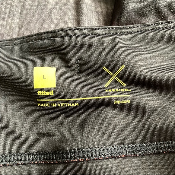 Xersion Women’s Fitted Capri Leggings Size Large - Picture 4 of 7